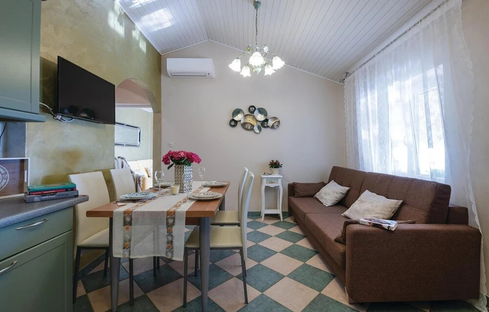 Amazing Home in Ravni with Hot Tub, WiFi & 1 Bedrooms