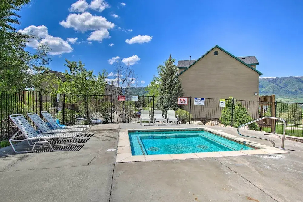 2-condo Property w/ Mtn Views by Golf & Ski Resort