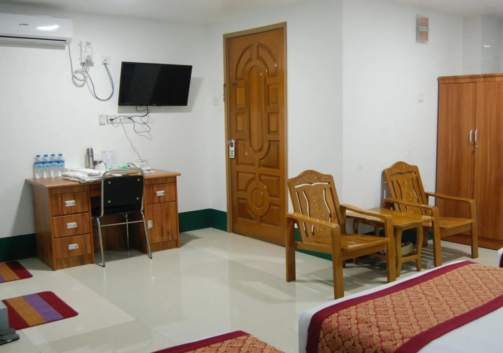 Daw Htay Hotel