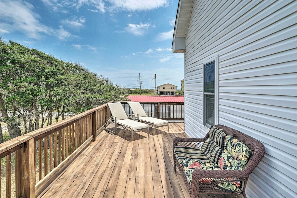 Updated Family Getaway: Walk to Sea Haven Beach!