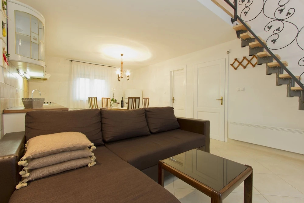 Luxury Three-bedroom Apartment With Amazing Overlook at the sea