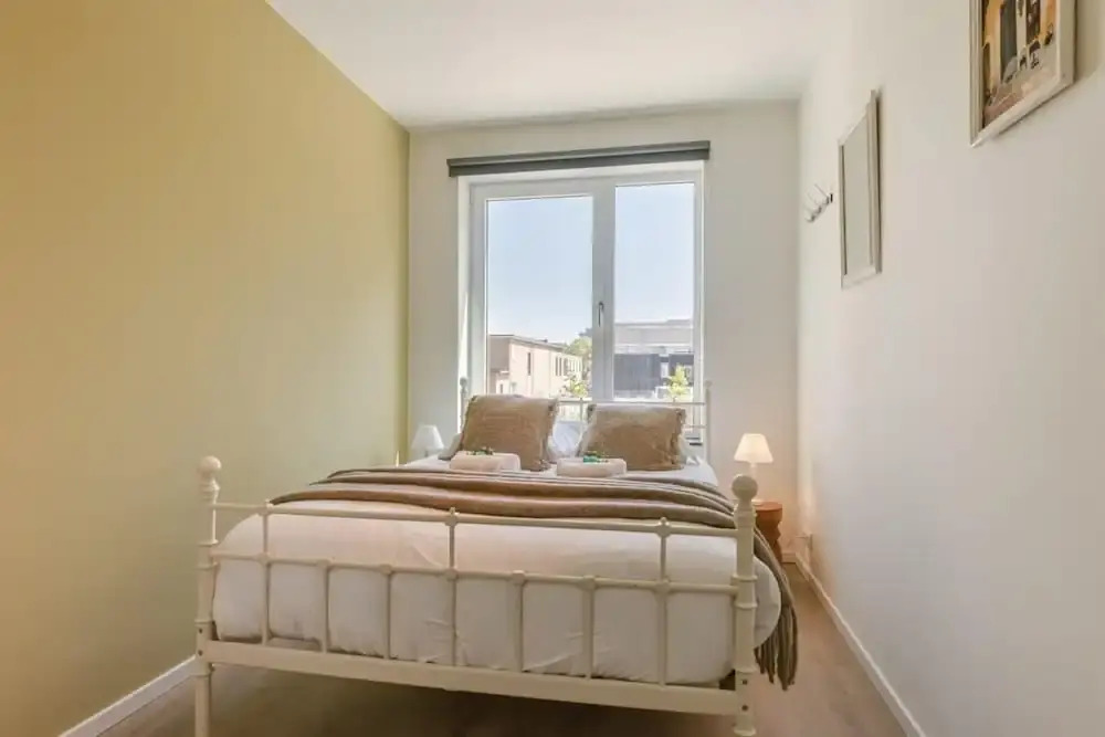 A Luminous Apartment Near the Marina