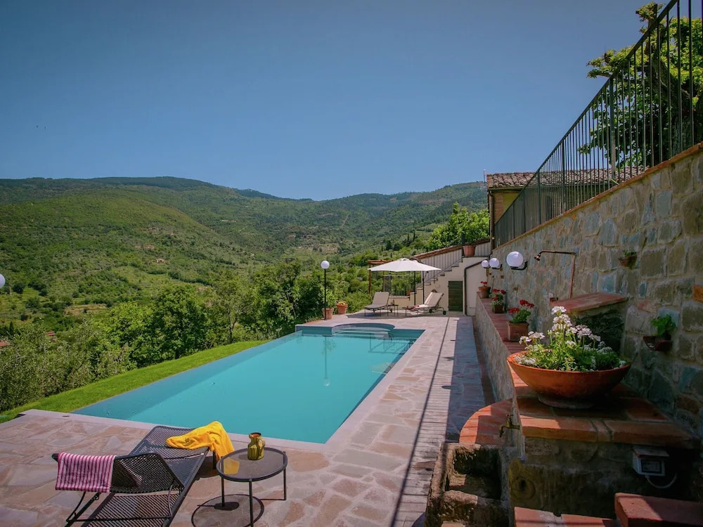 Rustic Villa in Cortona With Swimming Pool