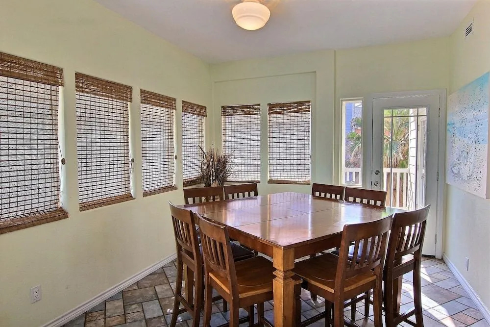 Sunny Daze 690sp 6 Bedrooms 3 Bathrooms Home