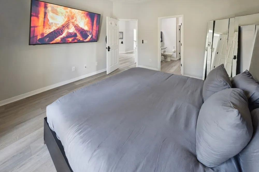 Amazing Disney Themed Oasis 3br Near Parks 3 Bedroom Townhouse by RedAwning
