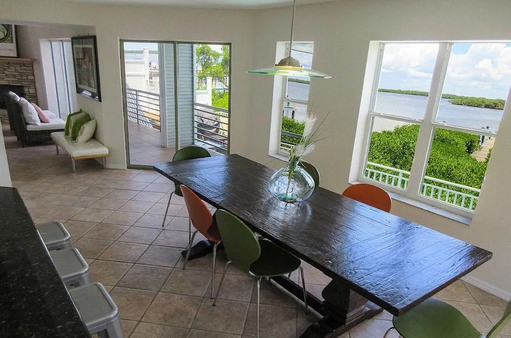 Paradise Bay Villa 3 Bedrooms 3 Bathrooms Home