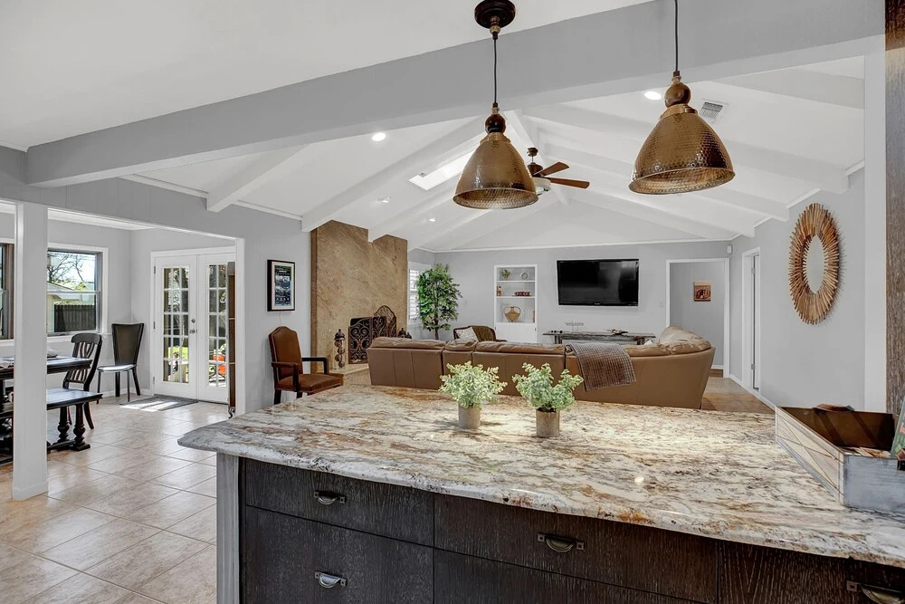 Stunning Home W/firepit&grill