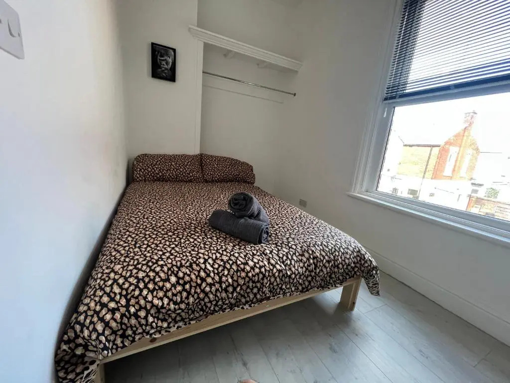 Safari Apartment, Free Parking, 10Min Walk To Blackpool tower, sleeps 12