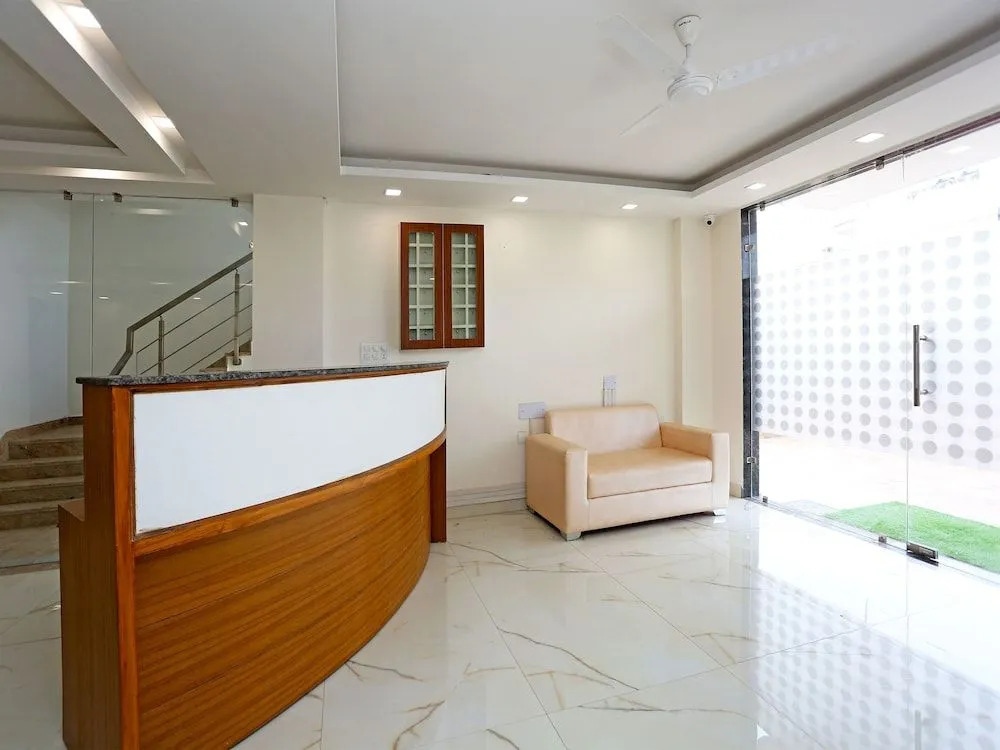 OYO 12692 Amexx Residency