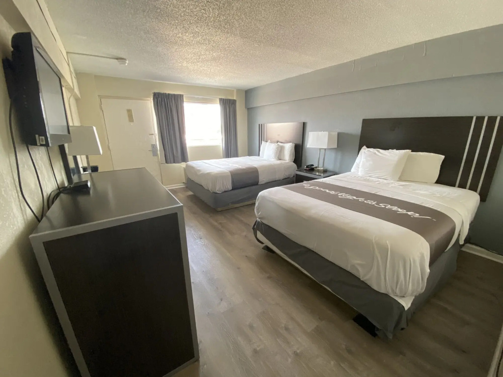 Red Carpet Inn & Suites