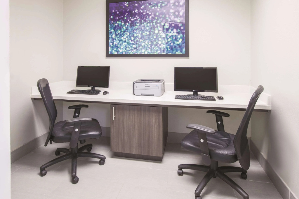 La Quinta Inn & Suites by Wyndham Bay City