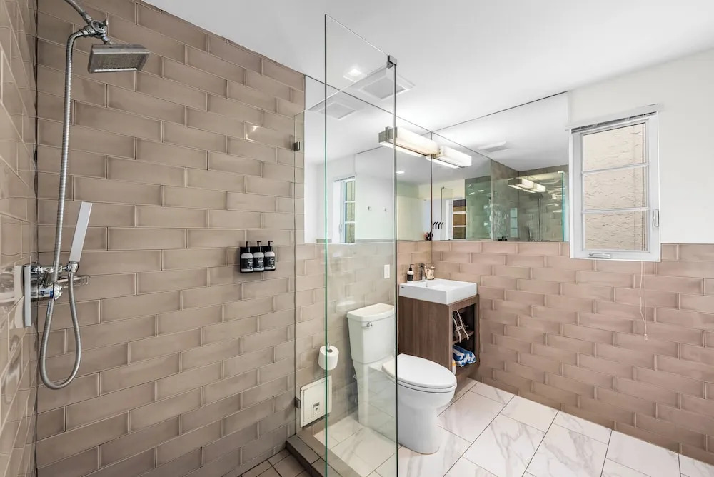 Luxuri Suites