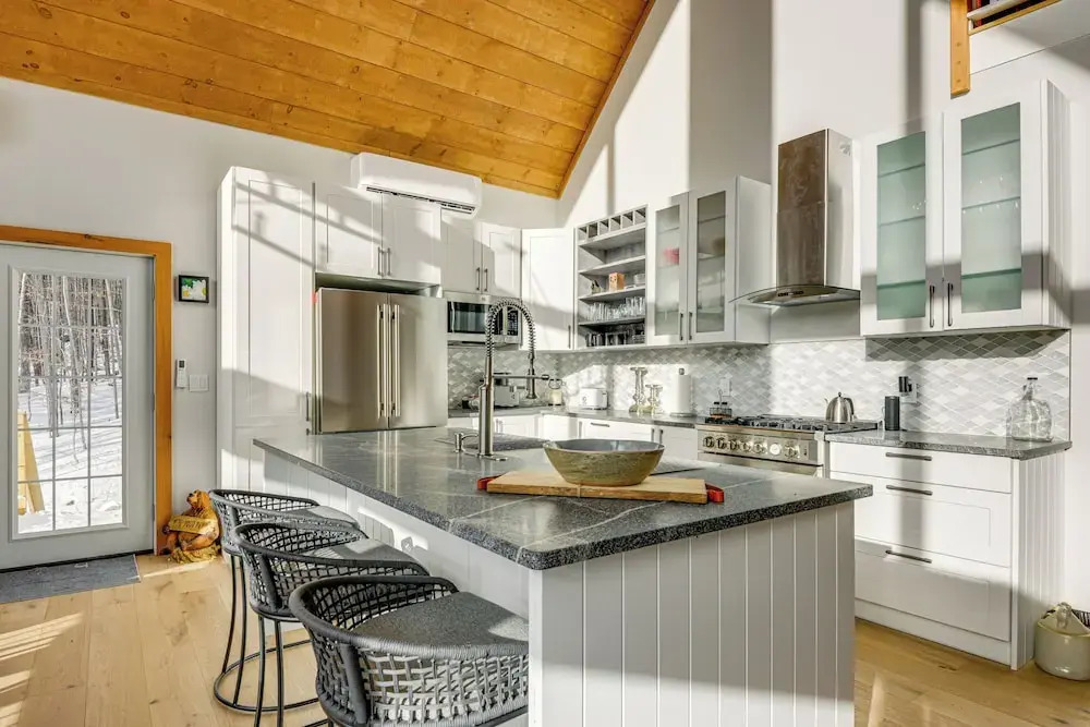 Stratton Mtn Ski Chalet w/ Giant Views in Winhall