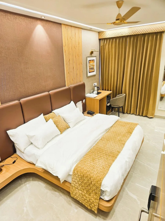 The Roseville Grand