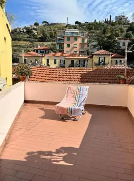Cheerful Room, Sharing Kitchen in a Cosy Family Art House, Ideal for One Person Or Couple