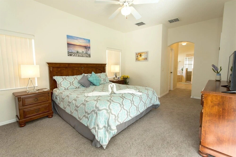 Newly Renovated Gorgeous Modern 4 Bed Villa With South Facing Pool & Spa
