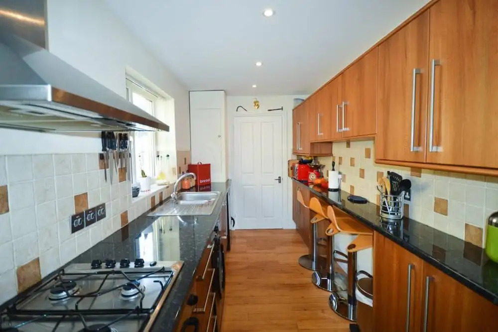 Stylish 2 Bedroom Home Near Bristol