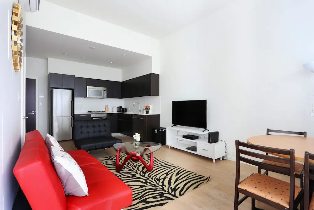 DT Richmond condo by Elevate Rooms