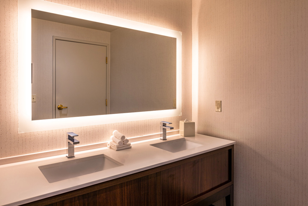 Holiday Inn & Suites Oakland - Airport by IHG