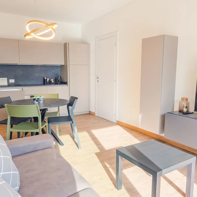 HOST4U - Garda Lake Lido Apartments With Pool, Garden and Private Parking in Garage