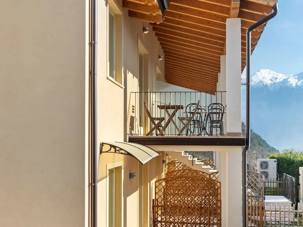 Hill-view Holiday Home in Tremosine With Swimming Pool