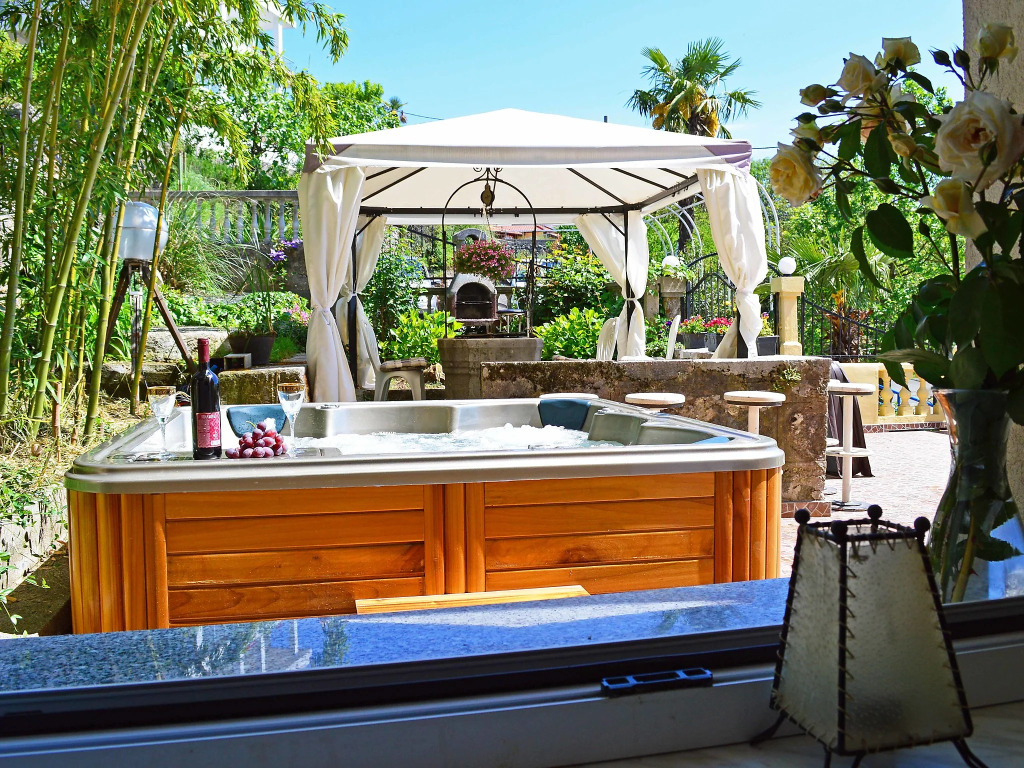 Holiday home Andrea with whirpool by Villas Guide