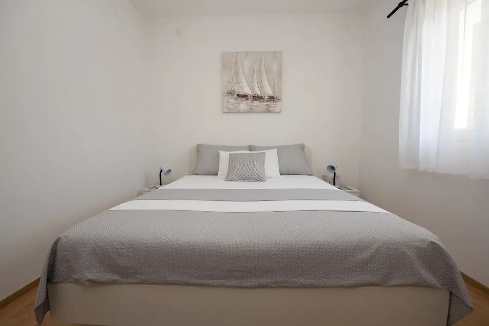 Spacious Apartment w. Balcony, big Garden & Grill
