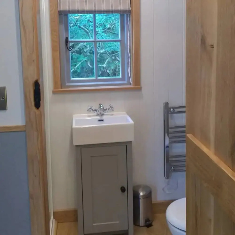 Shepherd's Hut in Sussex With Fire Pit & Wildlife