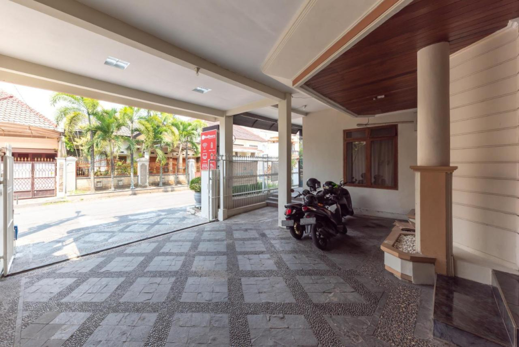 RedDoorz @ Soekarno Hatta
