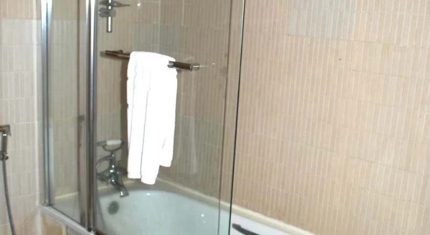 Grand Inn & Suites