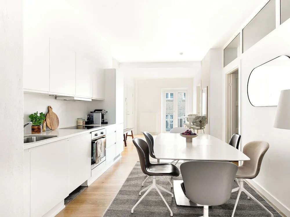 Leaves 1 - Charming Ap for 8 Persons in Central Copenhagen