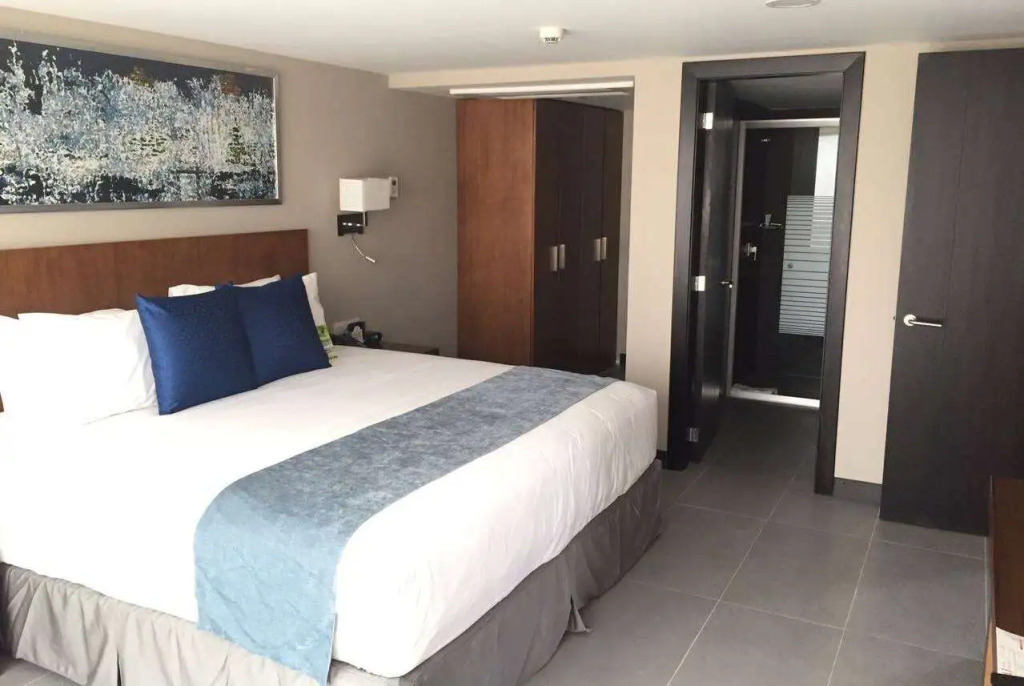 Wyndham Manta Sail Plaza Hotel and Convention Center