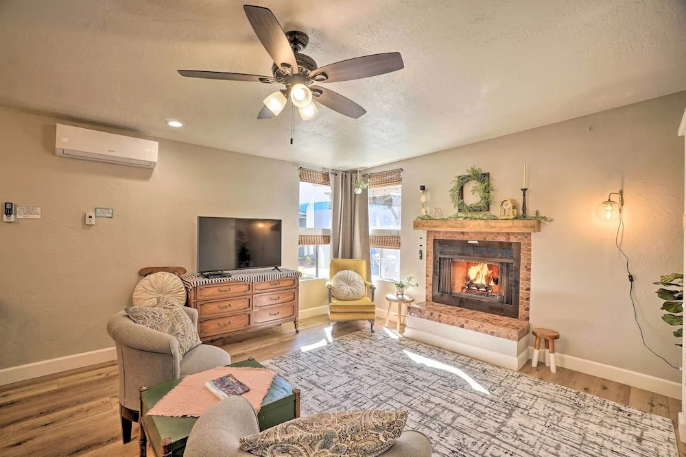 Williams Studio on Famous Route 66 With Fireplace!