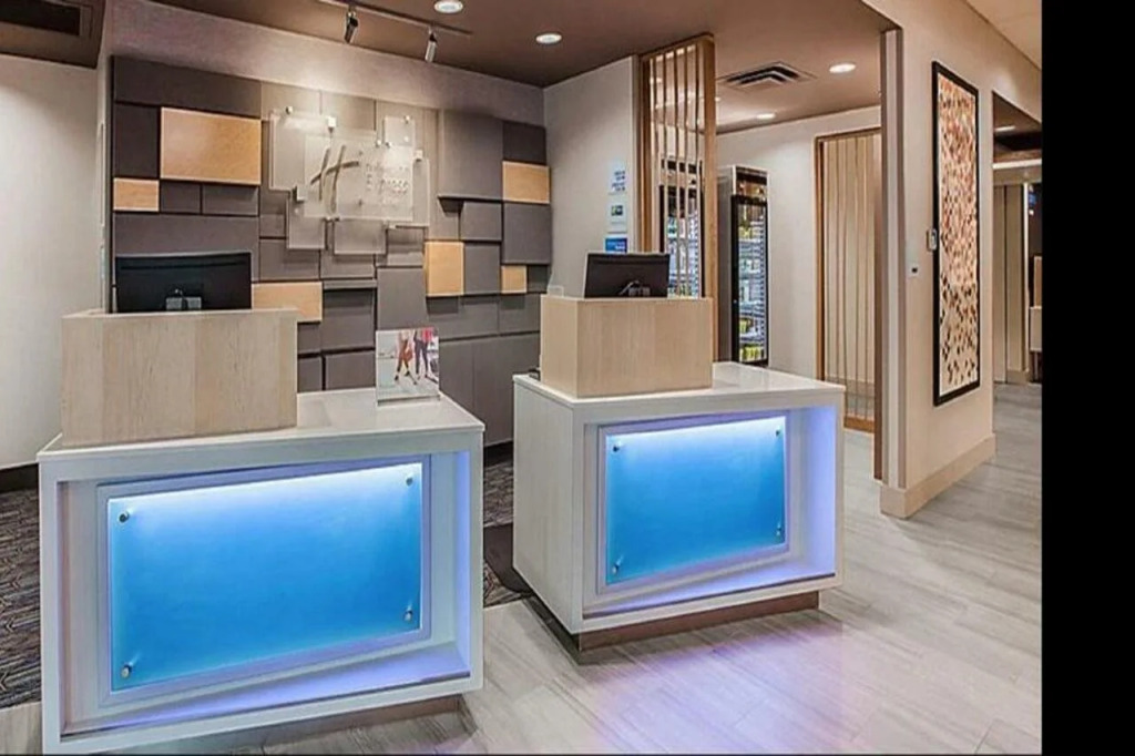 Holiday Inn Express & Suites - Grand Rapids Airport - South by IHG
