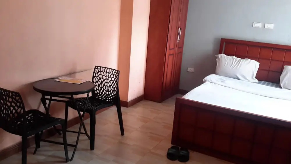 20/20 Guest House
