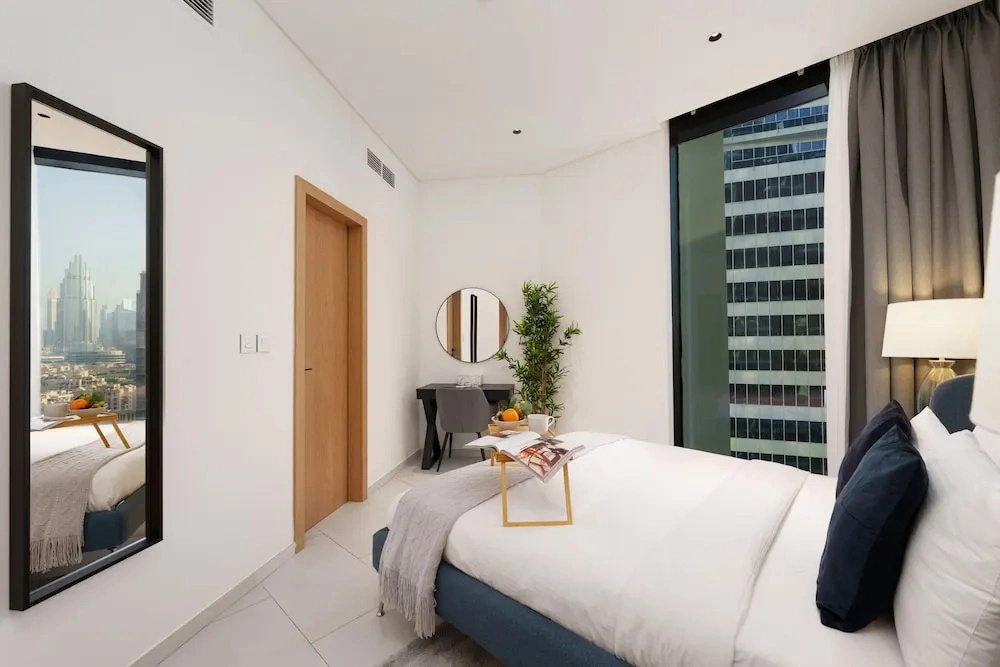 Maison Privee - Sleek and Sunny Apt in Business Bay w/ Canal Views