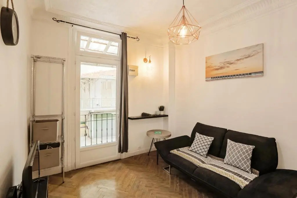 Amazing 1 Bedroom Loft in Nice City Centre Seafront