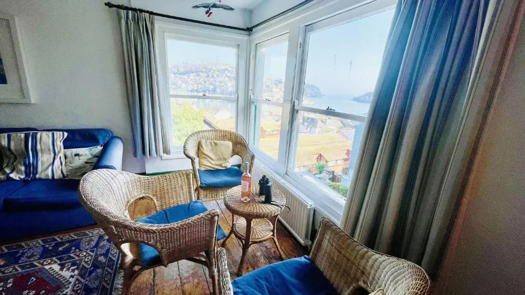 6 and 7 School Steps - Stunning views, private garden and parking