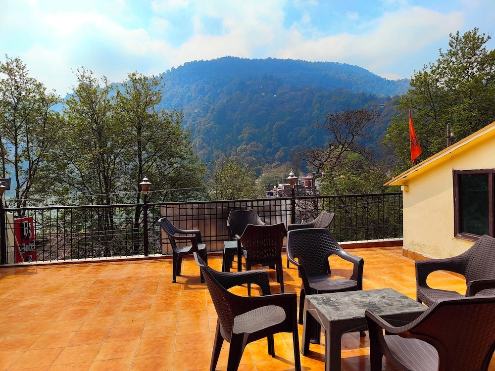 Hotel Flatties Mall Road Nainital