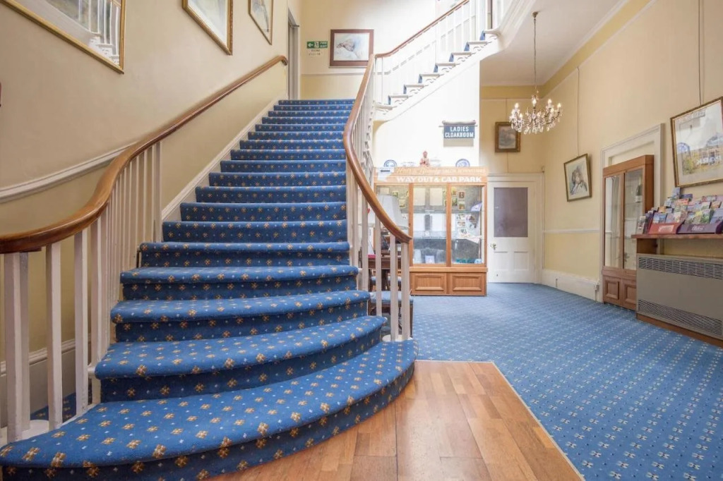 The Queens Hotel