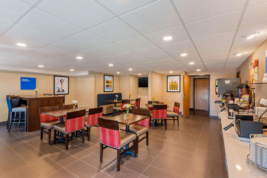 Comfort Inn & Suites near Route 66