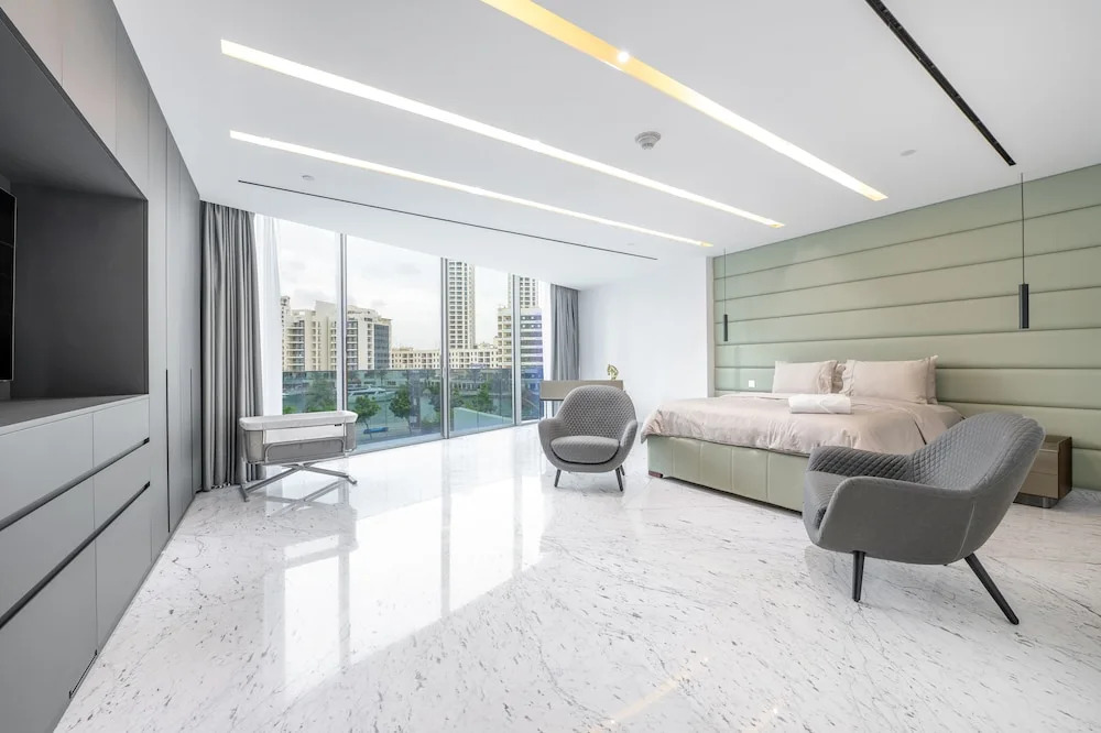 Luxe Dubai Marina 3Flr 4BR w Pool Sauna