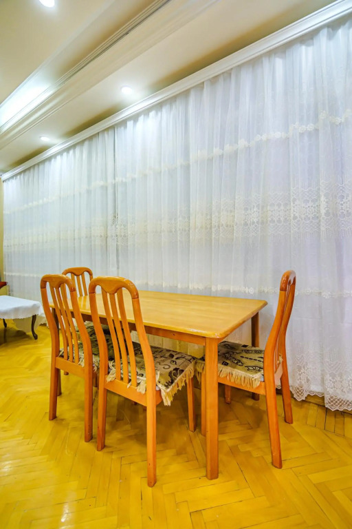 M Estate. Targovu. Nizami Street 4 room. (021).