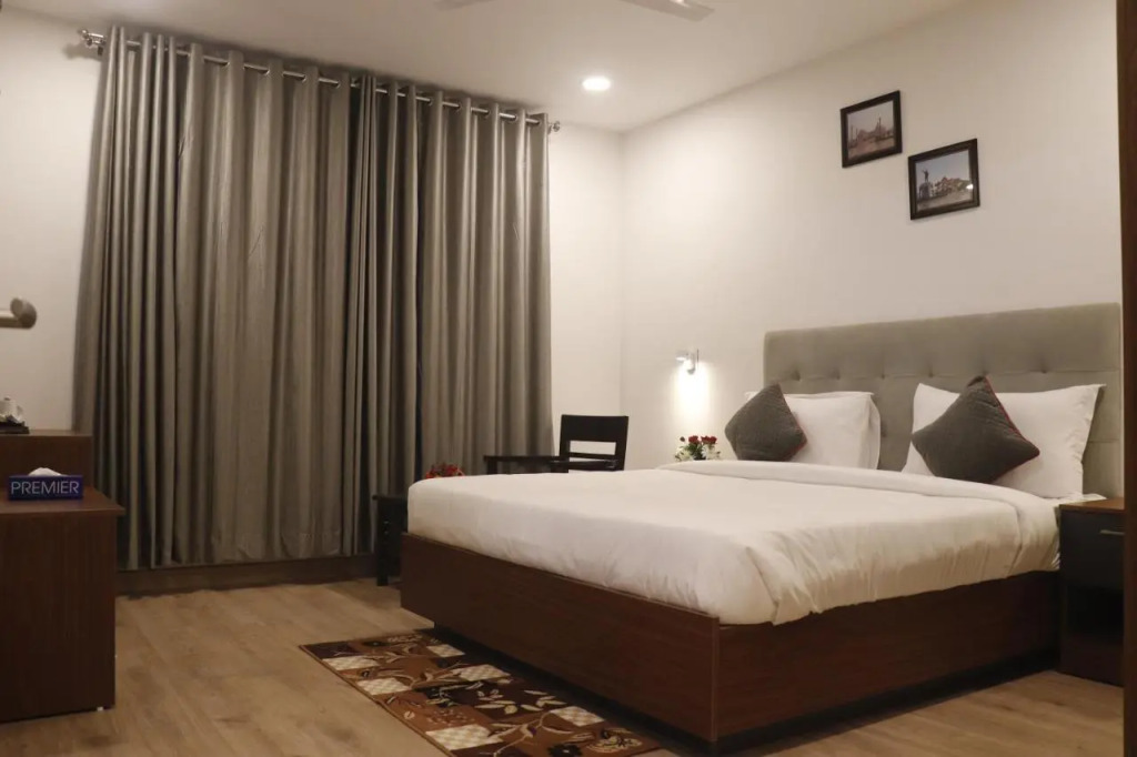 Click Hotel Transport Nagar