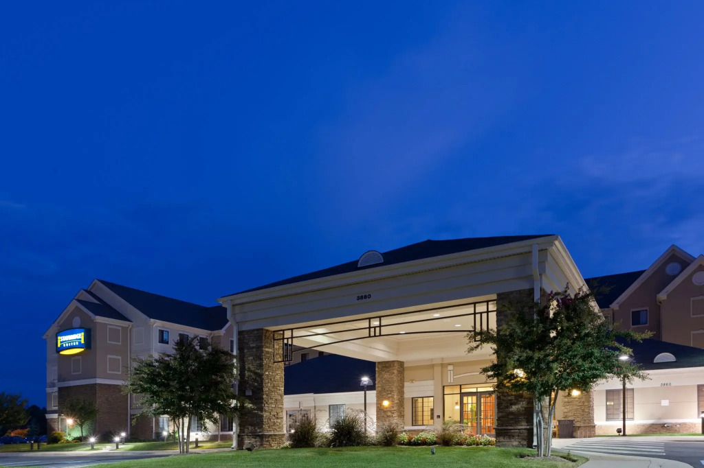 Staybridge Suites Chantilly Dulles Airport by IHG