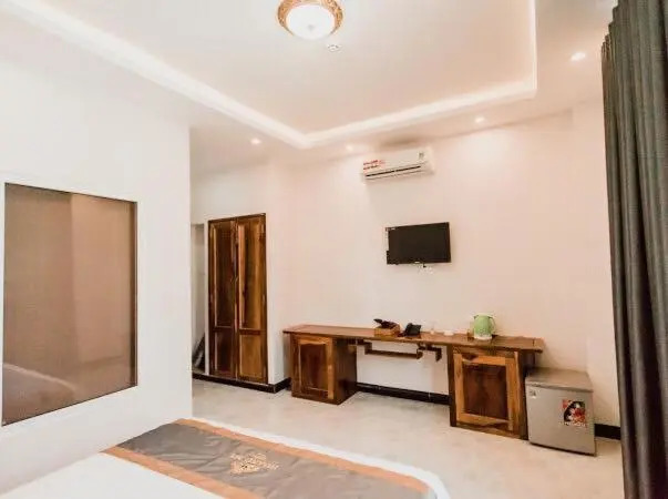Khách sạn Hoàng My