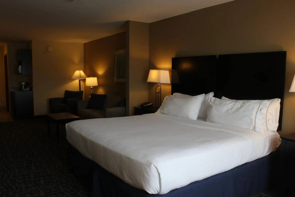 Holiday Inn Express & Suites Lebanon by IHG