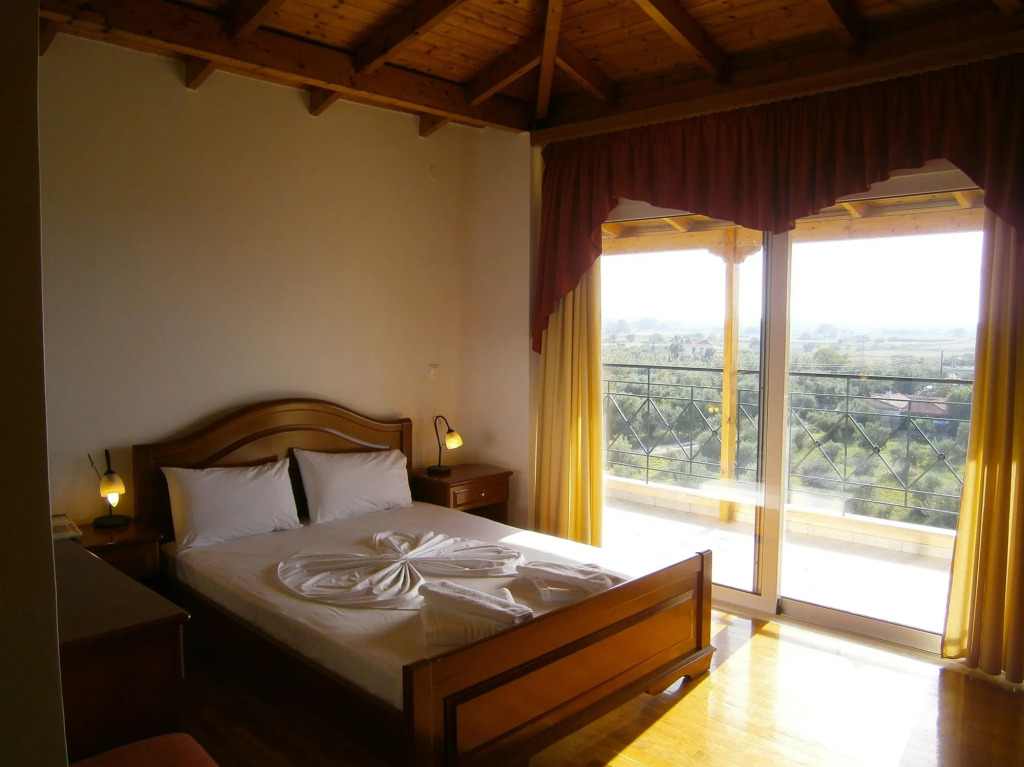 Kaiafas Lake Hotel