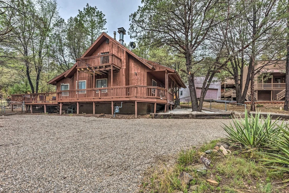 Rustic Ruidoso Cabin w/ Large Deck & Grill!