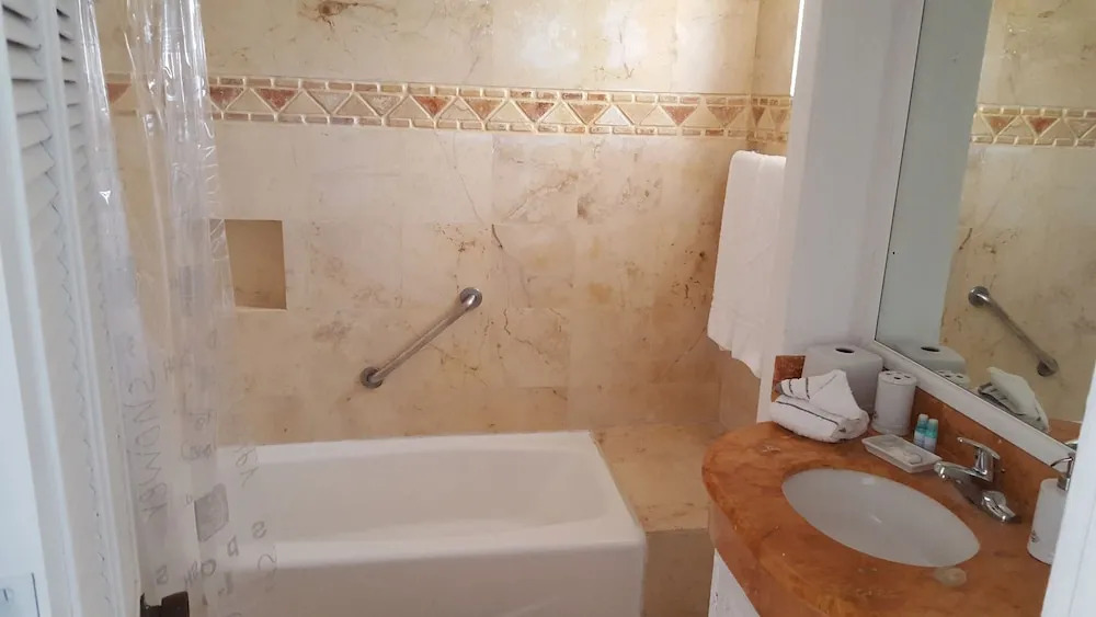Luxury Beachfront Condo in Royal Sunset Fishermens Resort spa